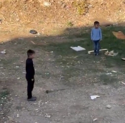 AFAD&rsquo;ın siren testi sırasında &ccedil;ocuklar esas duruşa ge&ccedil;ti