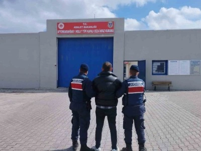 Afyonkarahisar’da 5 yıl hapis cezasıyla aranan şahıs yakalandı