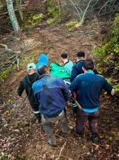 Ağaç keserken yaralanan işçi için seferber oldular