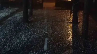Bingöl’de dolu etkili oldu, şimşekler geceyi aydınlattı