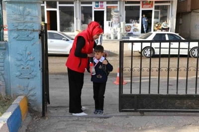 Ağrı&rsquo;da 409 okul bah&ccedil;e g&ouml;revlisi &ouml;ğrencilerin g&uuml;venliği i&ccedil;in g&ouml;rev yapıyor