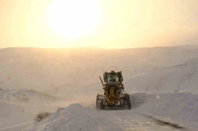 Ağrı&rsquo;da kapalı k&ouml;y yolları ulaşıma a&ccedil;ılıyor