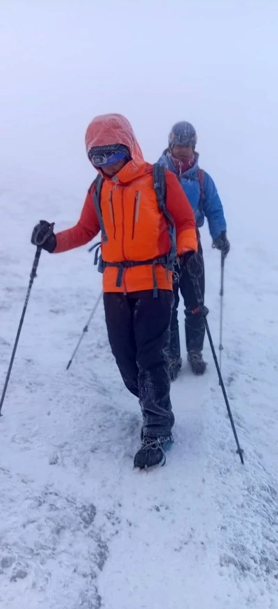 Ağrı'da Kar ve Fırtına Dağcılara Geçit Vermedi