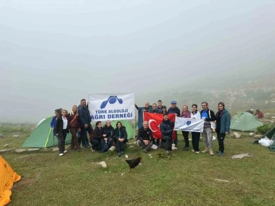 Ağrı tedavisinde farkındalık için zirveye yürüdüler
