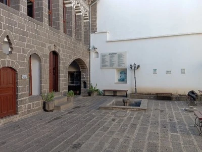 Ahmed Arif Müzesi’nde Havuz, Turistlerin “Dilek Atma” Noktasına Dönüştü