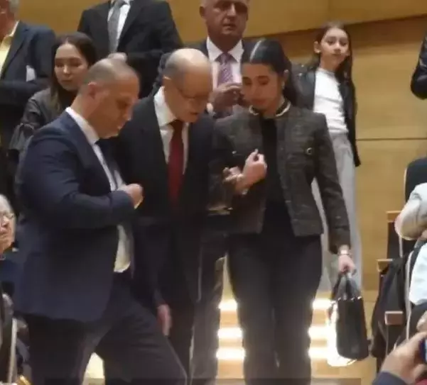 Ahmet Necdet Sezer Uzun Süre Sonra İlk Kez Kameralara Yansıdı