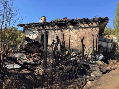 Ahşap evde çıkan yangın büyümeden söndürüldü