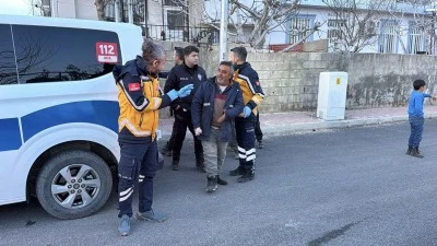 Aileler Arasında Taşlı Sopalı Kavga: 2 Yaralı, 10 G&ouml;zaltı