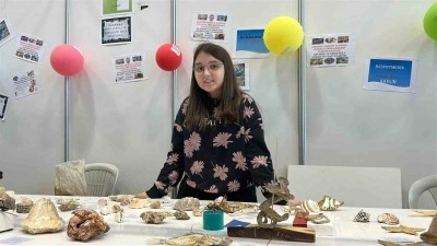 Ailesiyle birlikte topladığı 5 bine yakın fosille müze kurdu