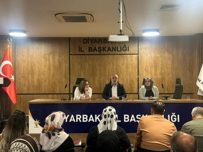 AK Parti Diyarbakır'da Dijital Strateji Gözden Geçirildi