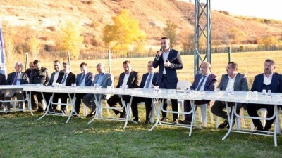 AK Parti heyeti Ak&ccedil;adağ&rsquo;da muhtarlarla buluştu