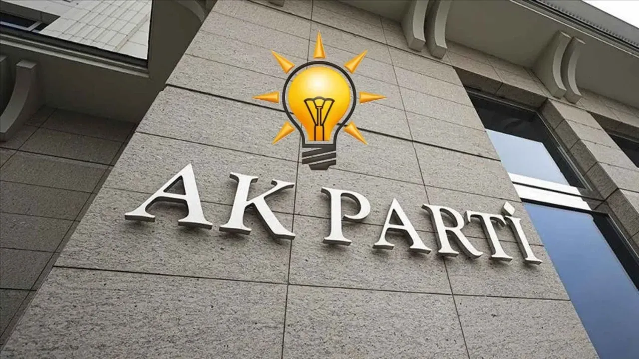 AK Parti İlçe Binasının Camlarını Kırdı