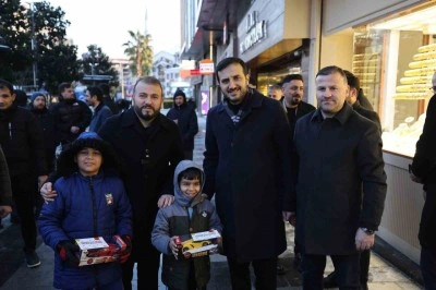 AK Parti İstanbul İl Başkanı Özdemir’e vatandaştan yoğun ilgi