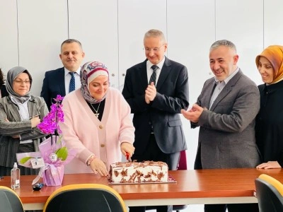 AK Parti &ouml;ğretmenleri unutmadı