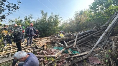 Akçakoca’da Ahşap Yapı Göçüğü: 85 Yaşındaki Adam Hayatını Kaybetti