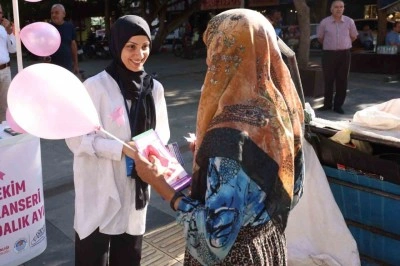 Meme kanseri farkındalığı için pembe kurdele