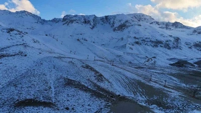 Davraz Kayak Merkezi kar hasretiyle sezona başladı