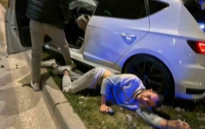 Trafiğe kapatılan yol kaza meydanına döndü