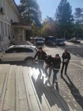 Akşehir&rsquo;de g&uuml;mr&uuml;k ka&ccedil;ağı t&uuml;t&uuml;n mam&uuml;lleri yakalandı