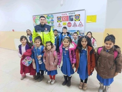 Akyaka’da ilkokula trafik eğitim köşesi yapıldı