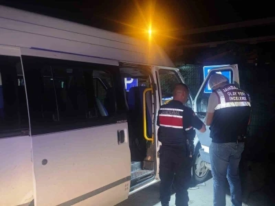 Bayram g&uuml;n&uuml; silahlı kavga: 2 yaralı