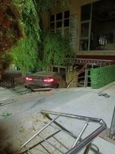 Akyurt Cumhuriyet Meydanı’nda gece saatlerinde korkutan kaza