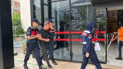 Eşini ve kayınvalidesini bı&ccedil;aklayan şahıs adliyeye sevk edildi
