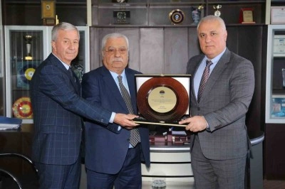 Alanya’nın vergi rekortmenlerine plaket