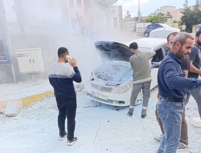 Alevler İ&ccedil;inde Kalan Otomobil Hurdaya D&ouml;nd&uuml;
