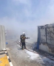 Konteyner yangında kül oldu