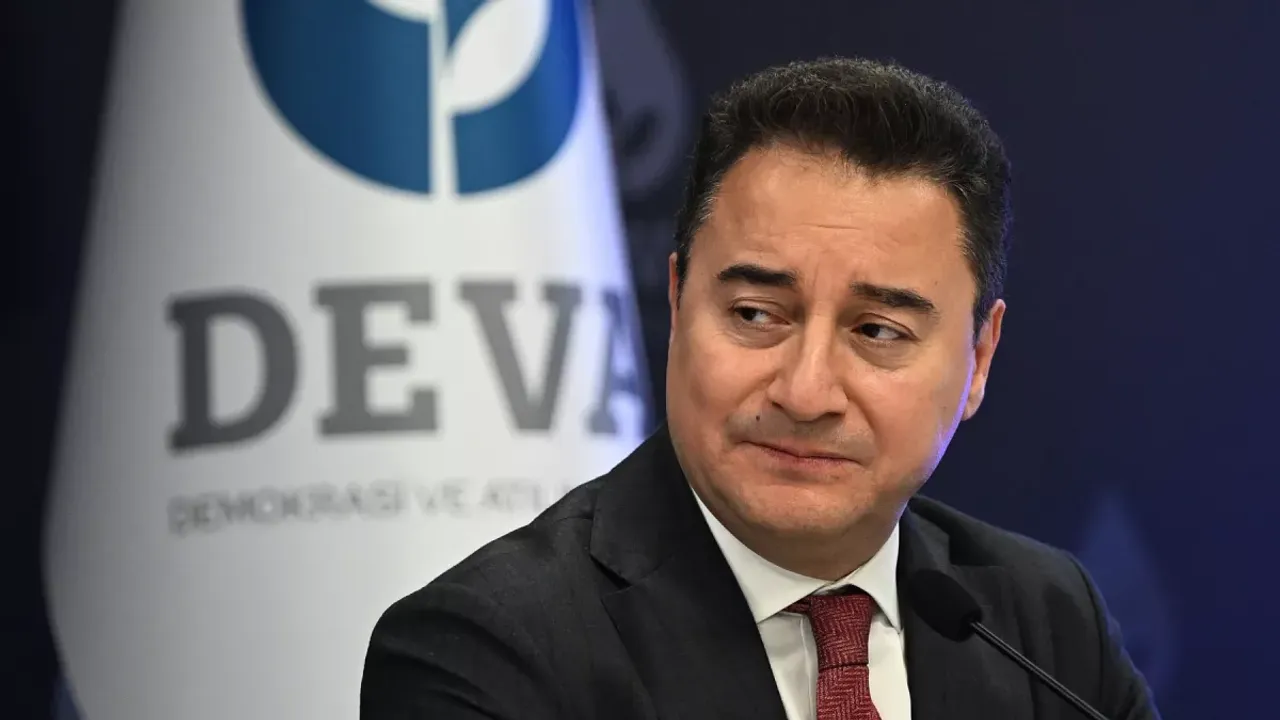 Ali Babacan CHP'ye patladı elini masaya vurdu