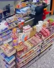 Alkollü müşteri, akaryakıt istasyonu çalışanını böyle darbetti