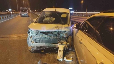 Alkoll&uuml; s&uuml;r&uuml;c&uuml;n&uuml;n kullandığı ara&ccedil; &ouml;n&uuml;ndeki araca arkadan &ccedil;arptı