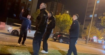 Alkoll&uuml; yakalanmamak i&ccedil;in şof&ouml;r olduğunu inkar eden şahıs ekiplere zorluk &ccedil;ıkardı