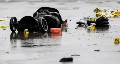 Almanya’da aracın kalabalığa daldığı saldırıda 2 yaşındaki çocuk ve annesi hayatını kaybetti