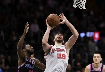 Alperen Şeng&uuml;n 13 sayı, 6 ribaund ile oynadı