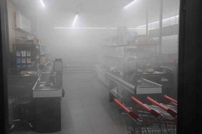 Amasya&rsquo;da korkutan yangın: Marketi duman kapladı