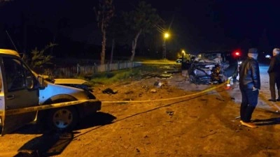 Amasya’da minibüs ile hafif ticari araç kafa kafaya çarpıştı: 7 yaralı