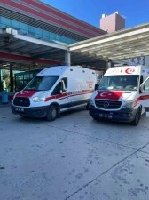 Ambulansları T&uuml;rk bayrakları ile s&uuml;slediler