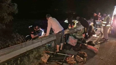 Tır, minibüse arkadan çarptı: 7 yaralı