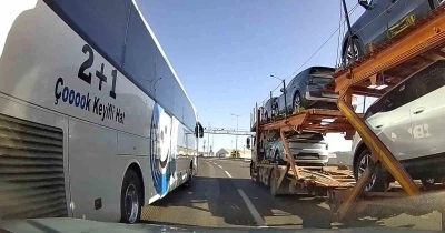 Ani şerit değişikliği faciaya davetiye &ccedil;ıkardı: Kazaya ramak kala