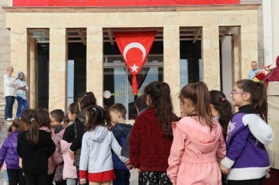 Anıtkabir ruhunu Denizli&rsquo;de yaşayan &ouml;ğrenciler Ata&rsquo;sının huzuruna &ccedil;ıktı