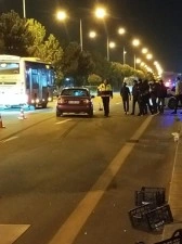 Ankara&rsquo;da karşıdan karşıya ge&ccedil;erken aracın &ccedil;arptığı yaya yaralandı