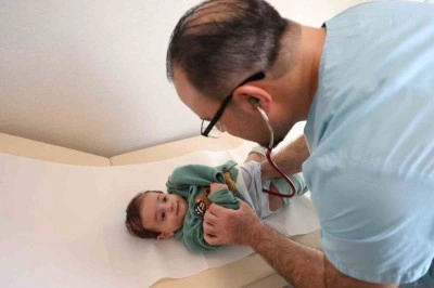 Anne karnında b&ouml;breği şişen bebek, 1 aylıkken ameliyatla sağlığına kavuştu