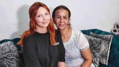 Anne  ve kızı 14 yıl arayla yakalandıkları meme kanserini yendi
