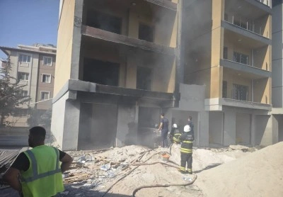 Antakya’da inşaat halindeki binada yangın çıktı