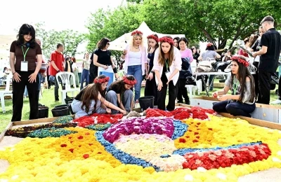 Antalya&rsquo;da 130 bin &ccedil;i&ccedil;ekle renkli rekabet