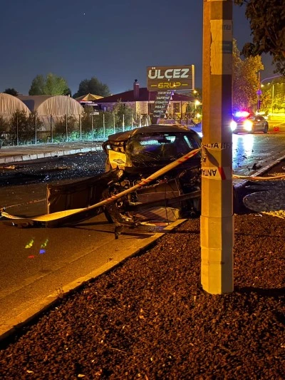 Antalya'da feci kavşak kazası: 2 kişi hayatını kaybetti, 3 kişi yaralandı