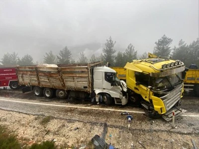 Antalya'da Feci Kaza: 1 &Ouml;l&uuml; 1 Ağır Yaralı