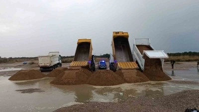 Antalya&rsquo;da kumları &ccedil;alıp sahilleri talan etmişlerdi: Kamyonlar dolusu plaj kumu bulundu